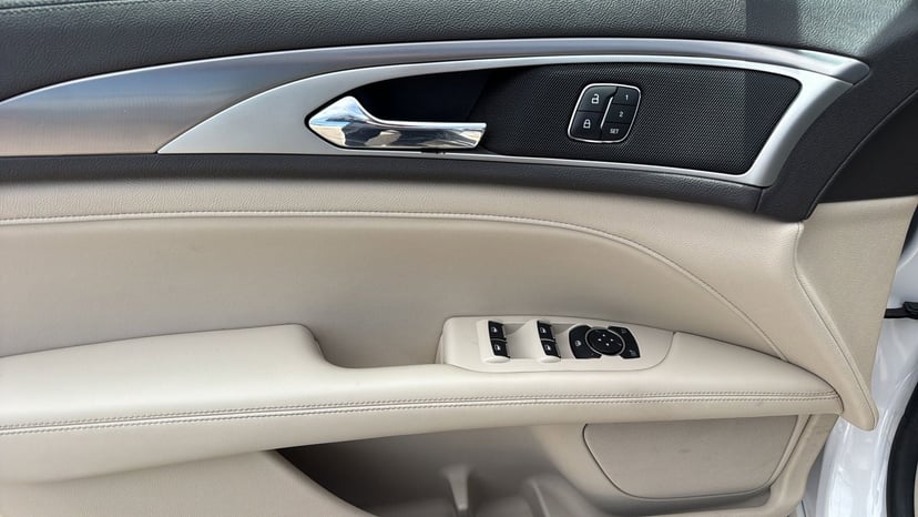 2019 Lincoln MKZ - Image 9