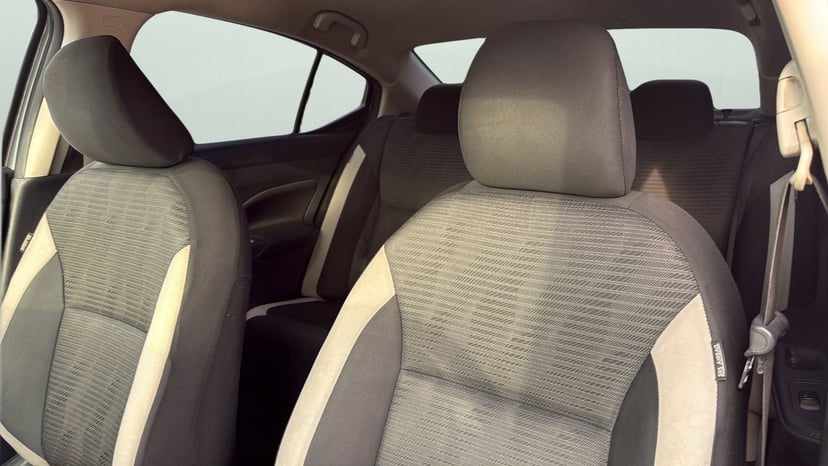 2021 Nissan Versa - Image 2