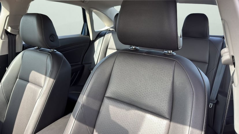 2020 Volkswagen Jetta - Image 2