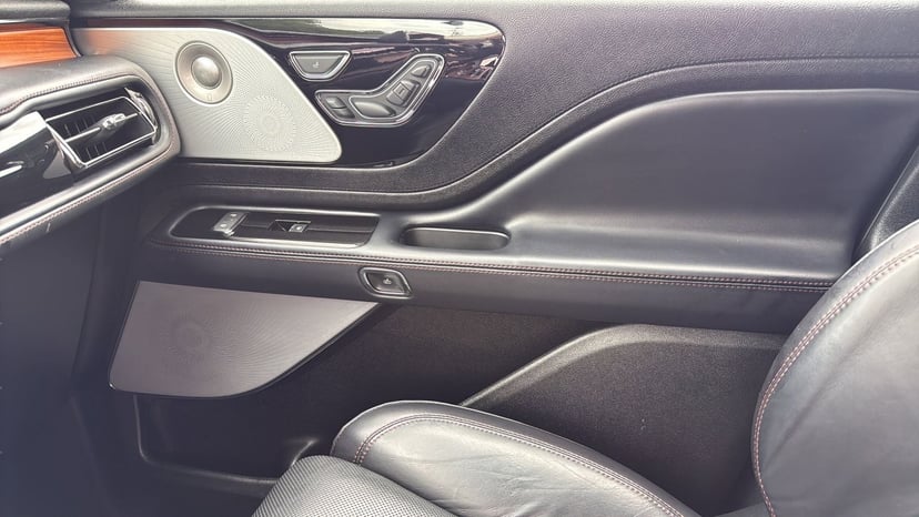 2020 Lincoln Aviator - Image 23
