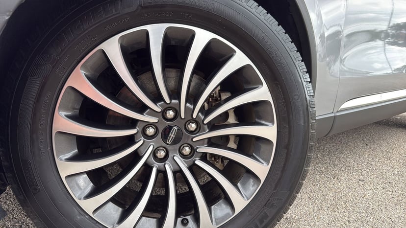 2020 Lincoln Aviator - Image 29