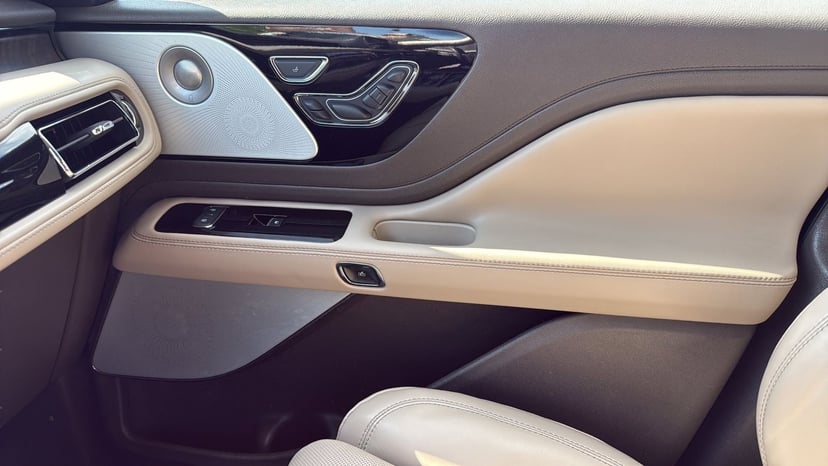 2021 Lincoln Aviator - Image 23