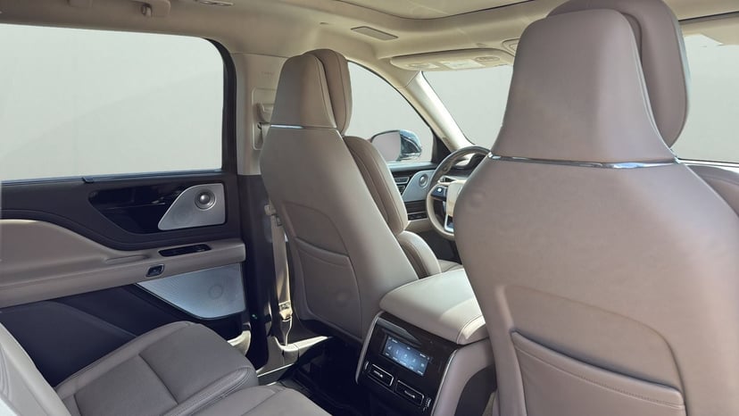 2021 Lincoln Aviator - Image 28