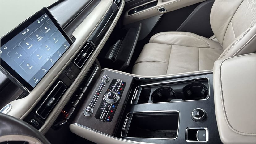 2021 Lincoln Aviator - Image 19