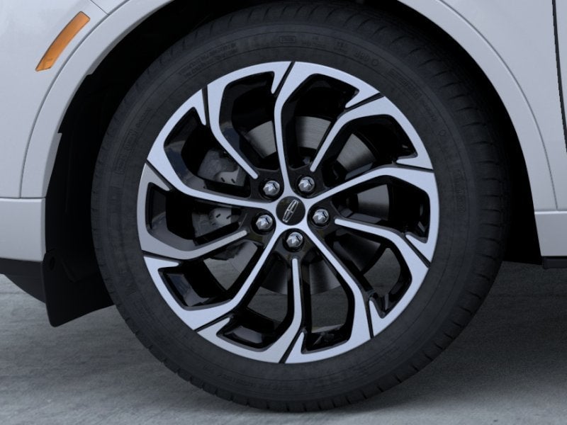 2026 Lincoln Nautilus - Image 13