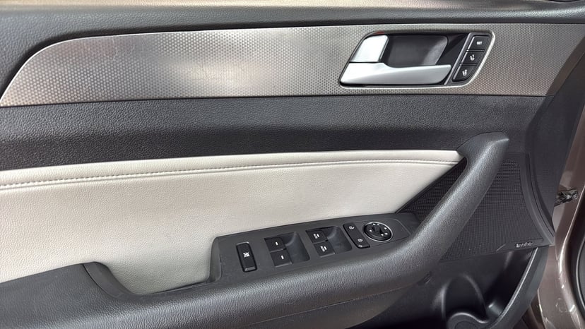2015 Hyundai Sonata - Image 10