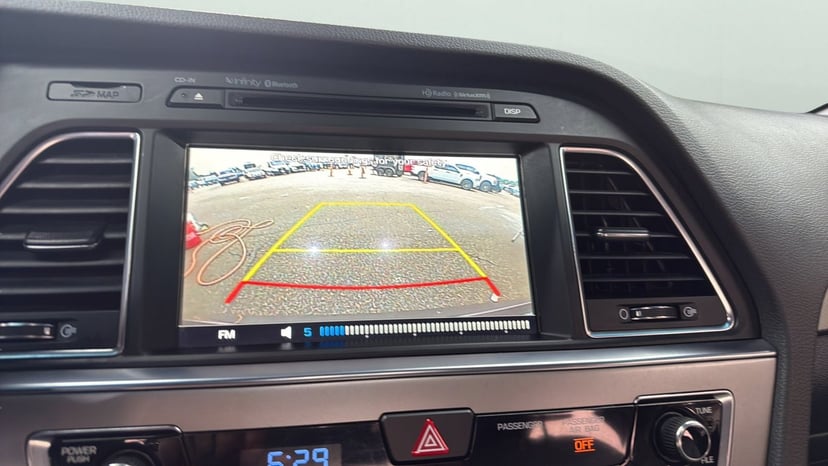 2015 Hyundai Sonata - Image 17