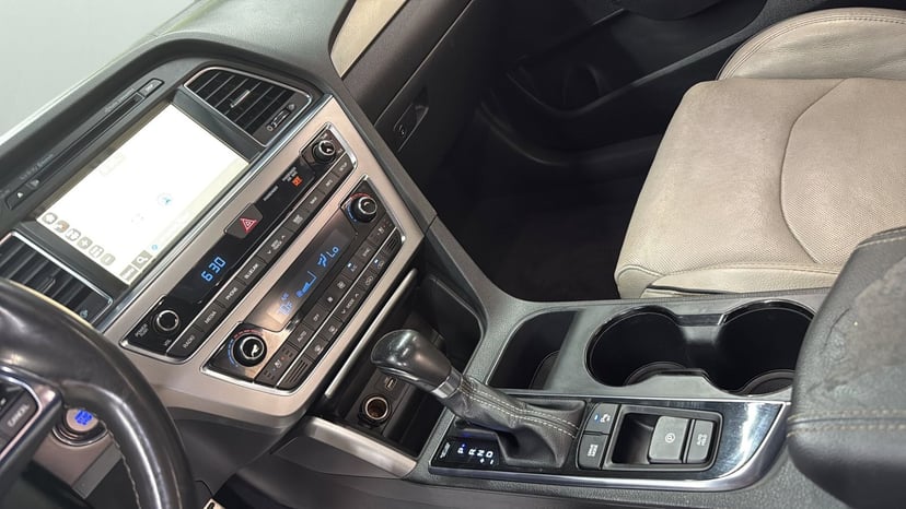 2015 Hyundai Sonata - Image 19