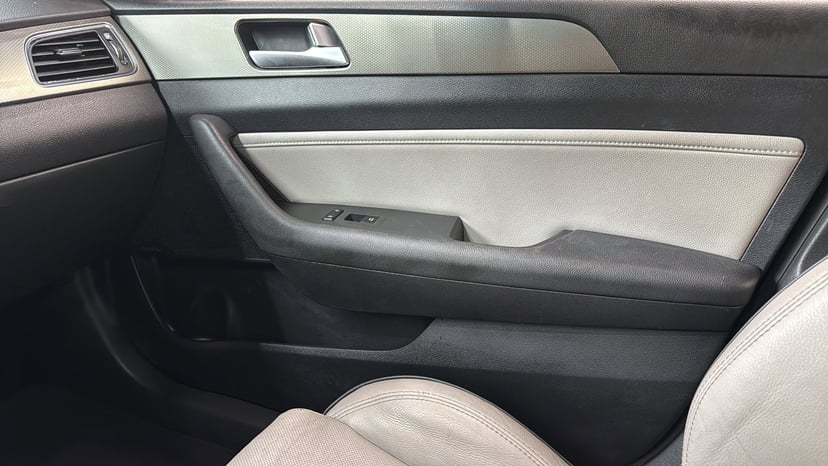 2015 Hyundai Sonata - Image 22