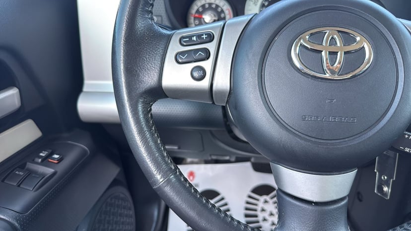 2011 Toyota FJ Cruiser - Image 11