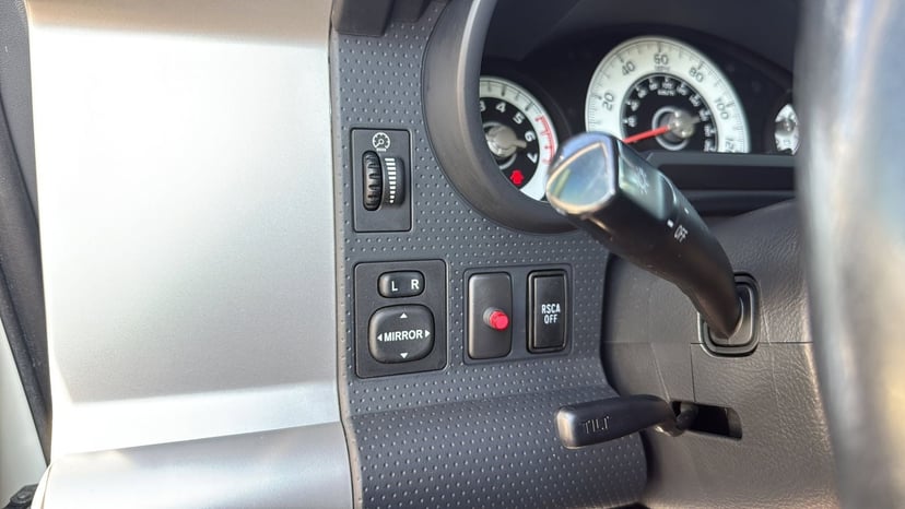 2011 Toyota FJ Cruiser - Image 12