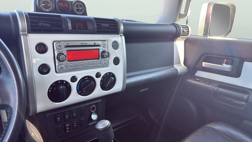 2011 Toyota FJ Cruiser - Image 14