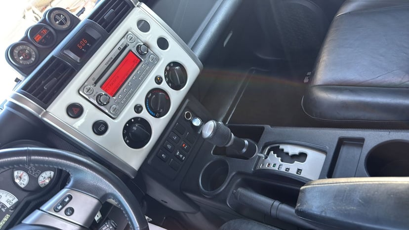 2011 Toyota FJ Cruiser - Image 15