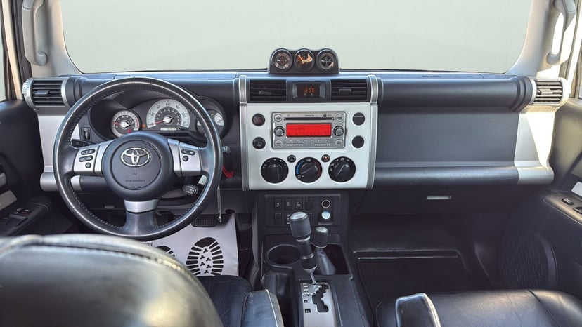 2011 Toyota FJ Cruiser - Image 16
