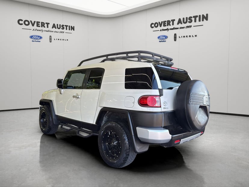 2011 Toyota FJ Cruiser - Image 2