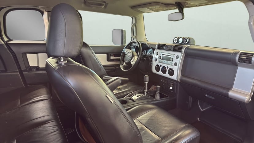 2011 Toyota FJ Cruiser - Image 22
