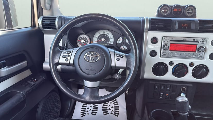 2011 Toyota FJ Cruiser - Image 7