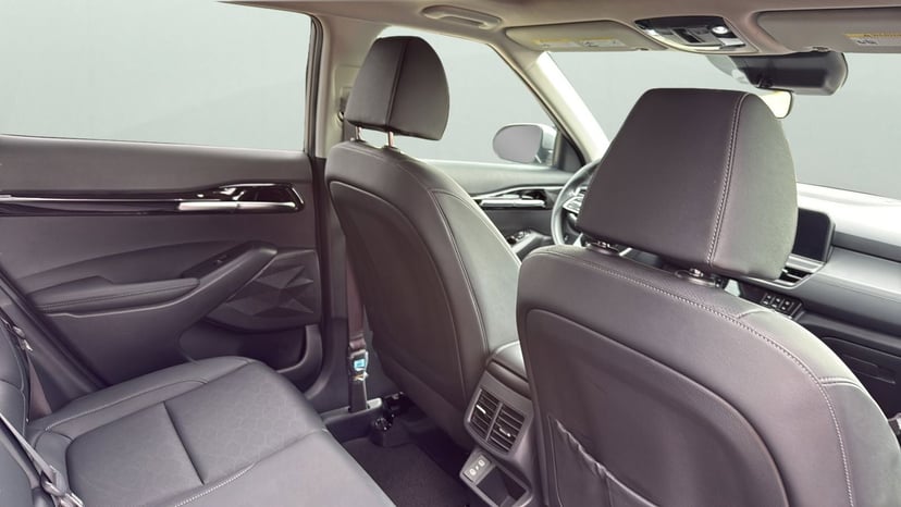 2025 Kia Seltos - Image 28