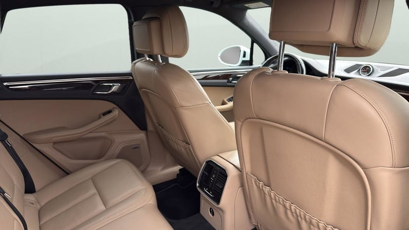 2020 Porsche Macan - Image 9