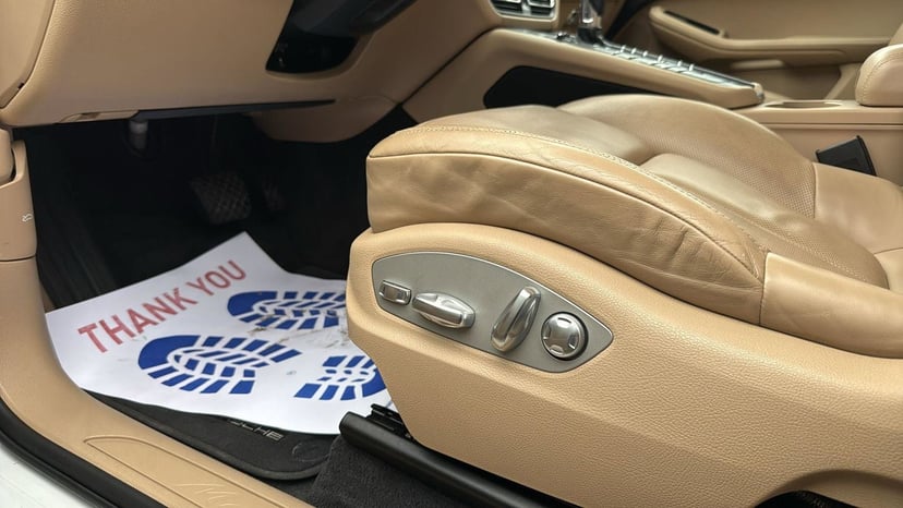 2020 Porsche Macan - Image 10