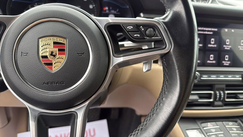 2020 Porsche Macan - Image 15