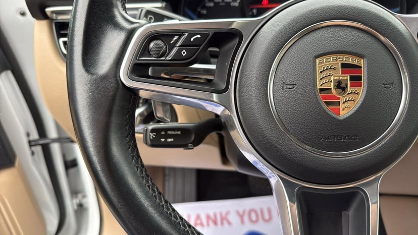 2020 Porsche Macan - Image 17