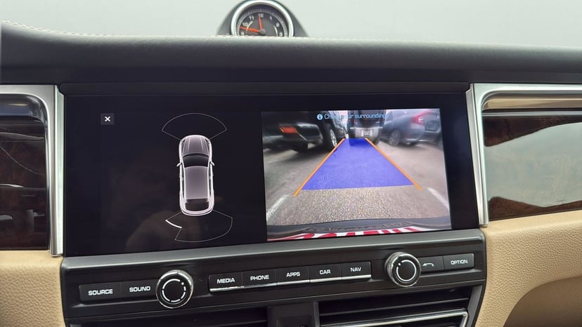 2020 Porsche Macan - Image 18
