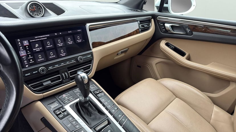 2020 Porsche Macan - Image 19