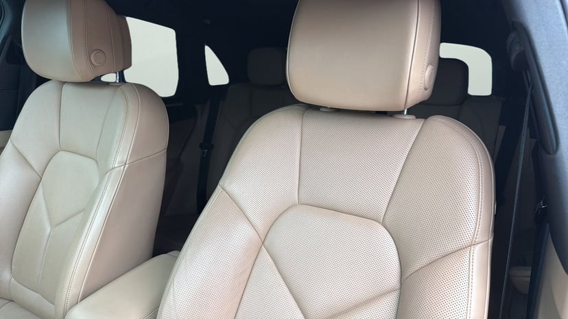 2020 Porsche Macan - Image 35