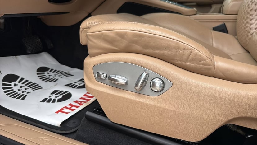 2020 Porsche Macan - Image 36