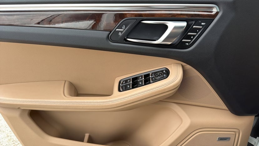2020 Porsche Macan - Image 37