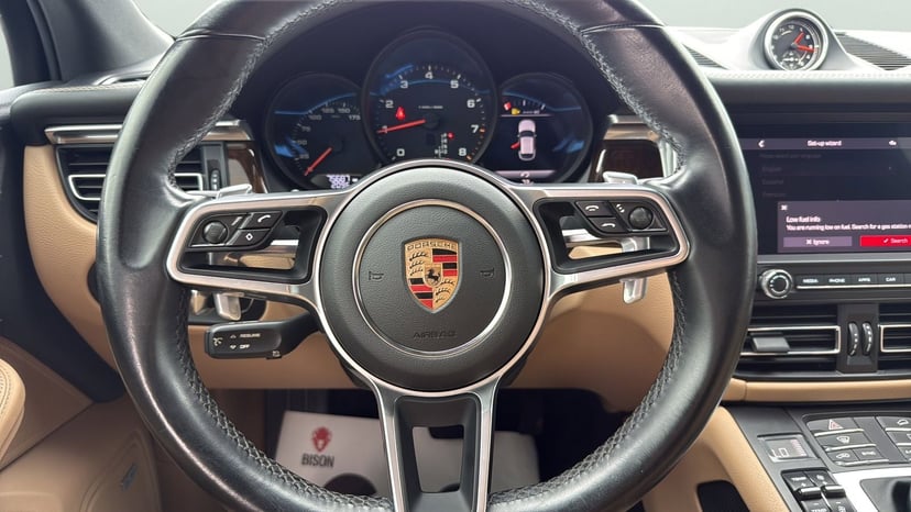2020 Porsche Macan - Image 40