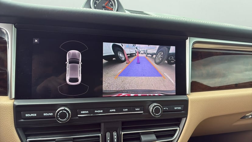 2020 Porsche Macan - Image 44
