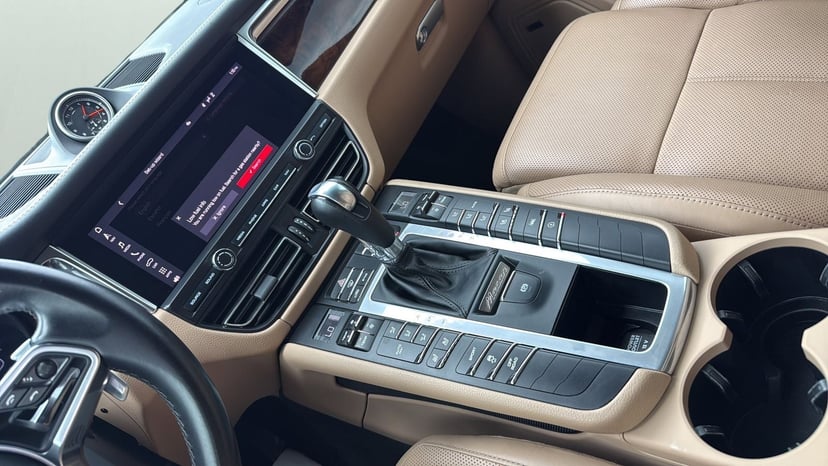 2020 Porsche Macan - Image 46
