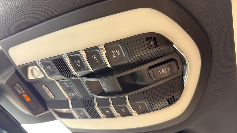 2020 Porsche Macan - Image 48