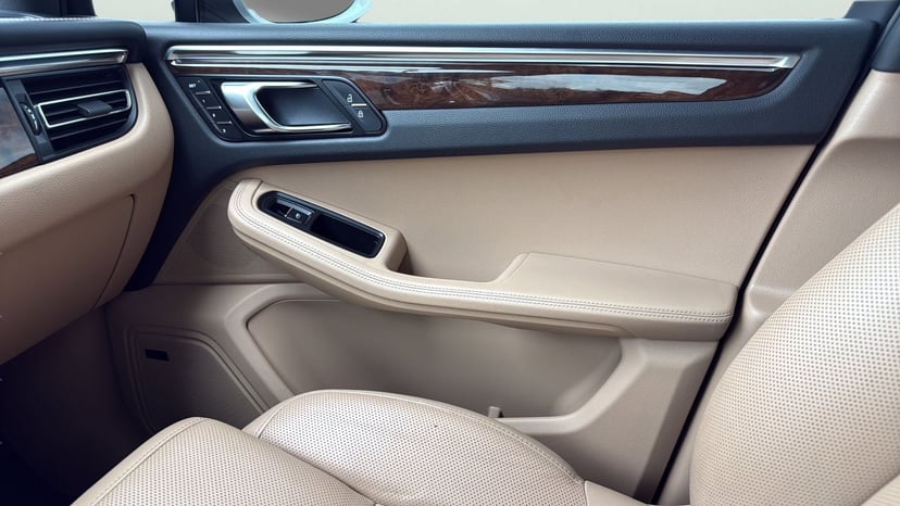 2020 Porsche Macan - Image 49