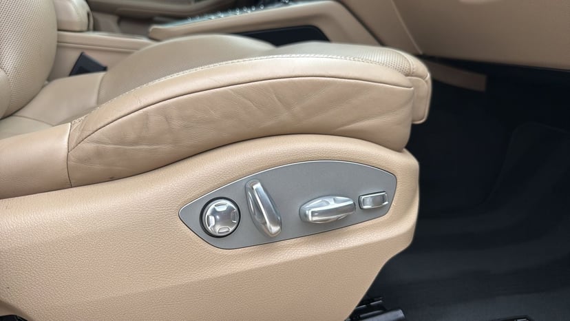 2020 Porsche Macan - Image 50