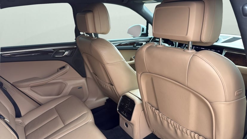 2020 Porsche Macan - Image 54