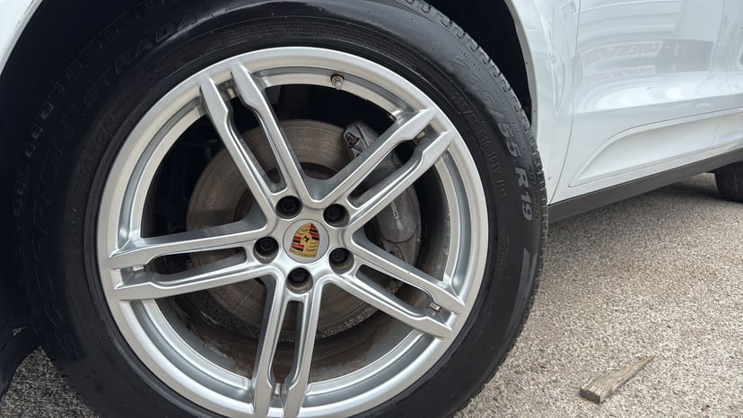 2020 Porsche Macan - Image 55