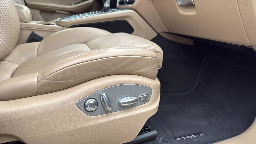 2020 Porsche Macan - Image 7