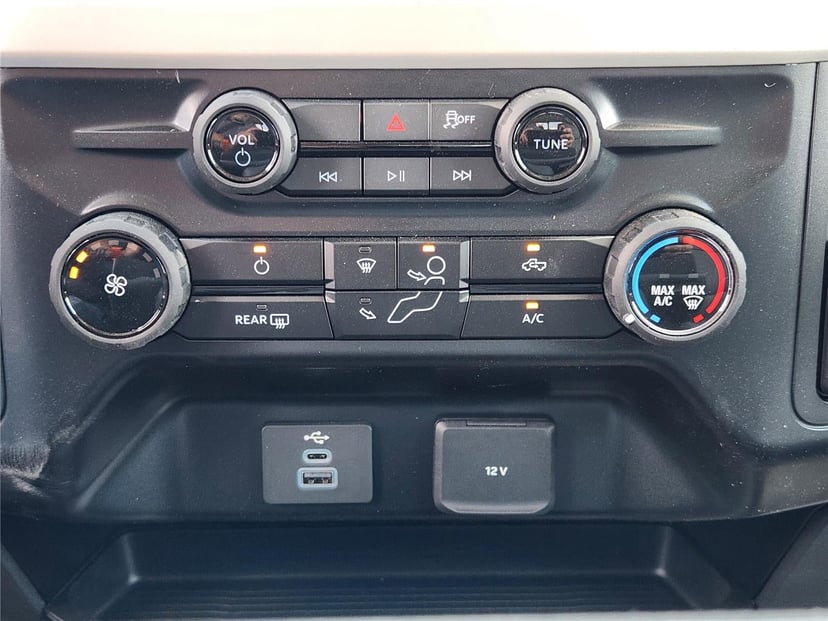 2025 Ford Super Duty F-350 - Image 15