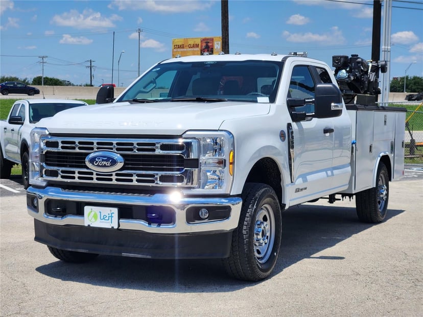 2025 Ford Super Duty F-350 - Image 2