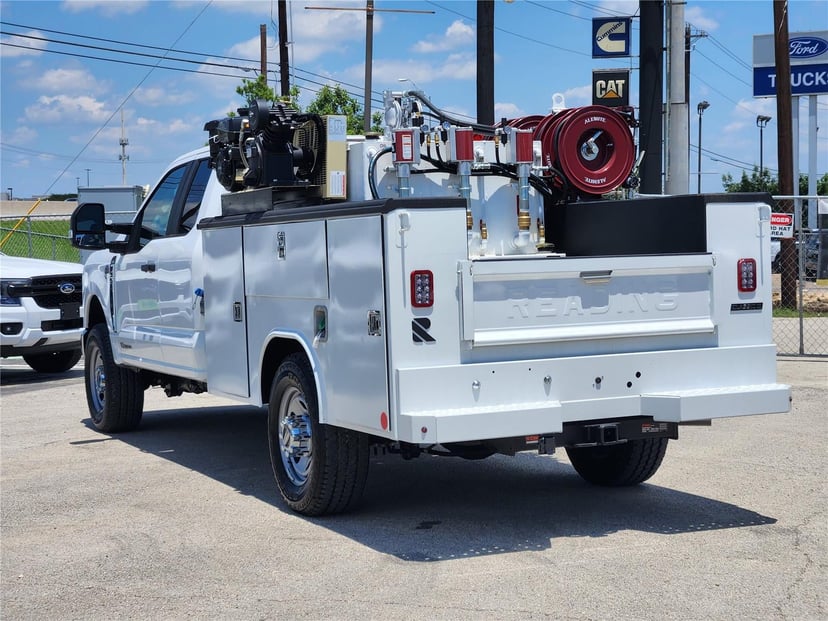 2025 Ford Super Duty F-350 - Image 5