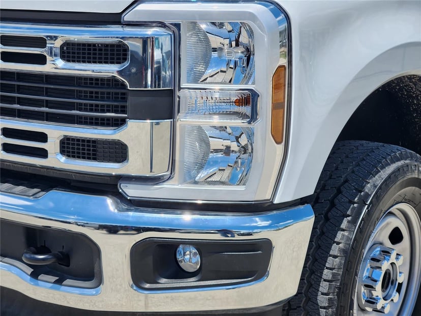 2025 Ford Super Duty F-350 - Image 6