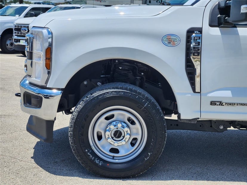 2025 Ford Super Duty F-350 - Image 7