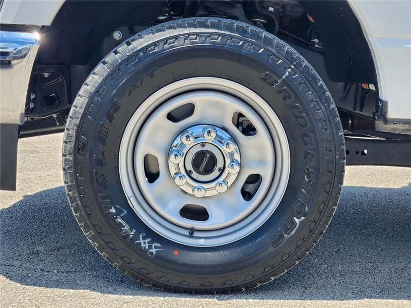2025 Ford Super Duty F-350 - Image 8