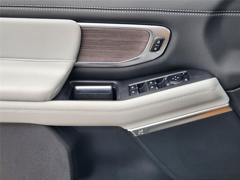 2025 Ford Expedition Max - Image 16