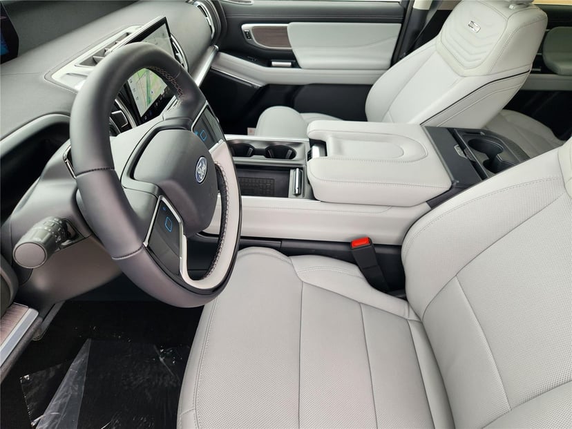 2025 Ford Expedition Max - Image 8