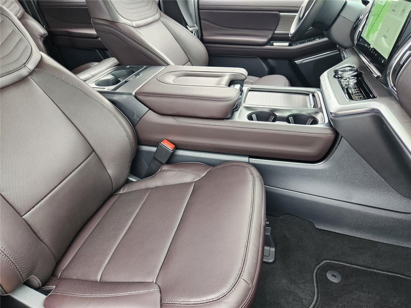 2025 Ford Expedition Max - Image 9