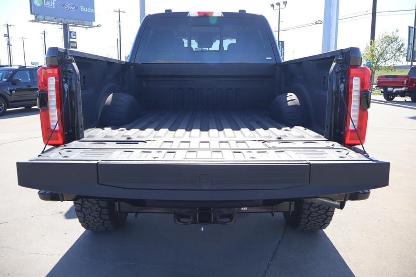 2025 Ford Super Duty F-250 - Image 9